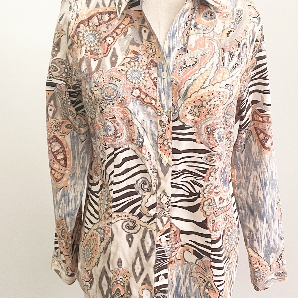 Chico’s zebra 100 percent cotton, paisley mixed print blouse, size 1 - Picture 2 of 5